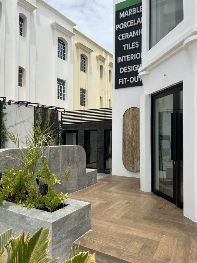 أفضل صالة عرض بورسلين في مسقط 3 أفضل صالات عرض البورسلان في عمان